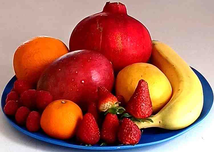 A tray of different fruits