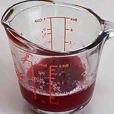 dissolve the gelatin in pomegranate juice