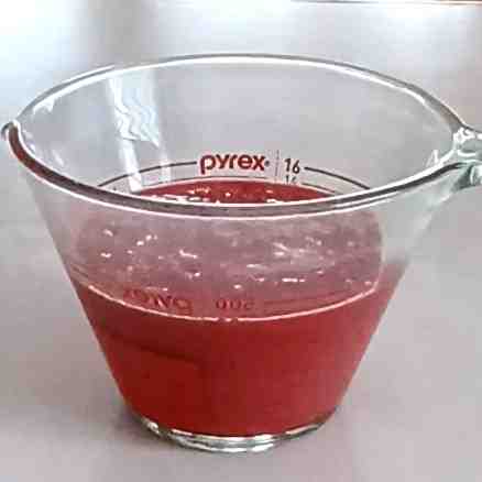 pour the mix in measuring cup
