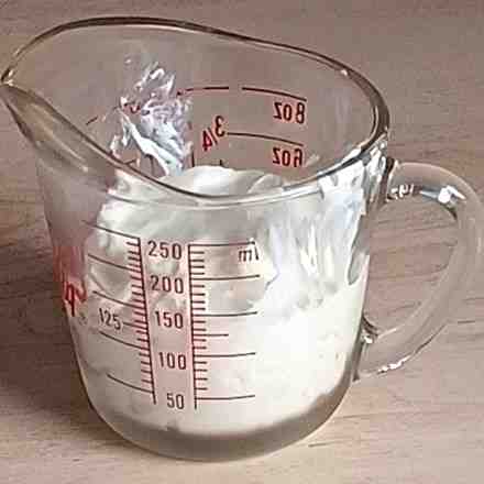 125 mL yogurt in a measuring cup