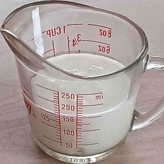 125 mL yogurt in a measuring cup
